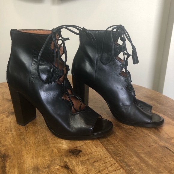 Frye lace up leather heels with leather laces/tassels. Excellent condition, 7.5 - Picture 9 of 14